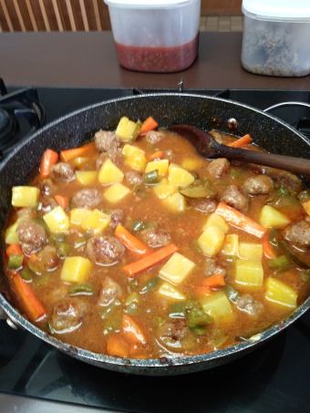 sweet and sour pineapple meatballs